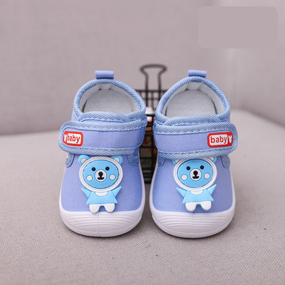 Бебешки обувки с велкро закопчаване и 3D апликации