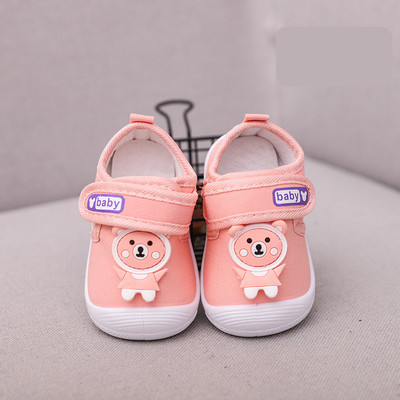 Бебешки обувки с велкро закопчаване и 3D апликации