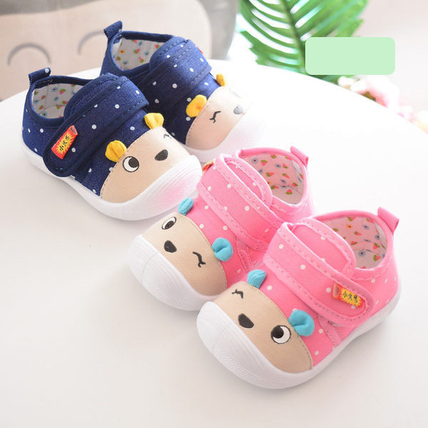 Бебешки обувки с велкро закопчаване и 3D апликации