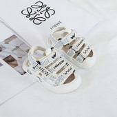 Бебешки сандали с равна подметка и лепенки