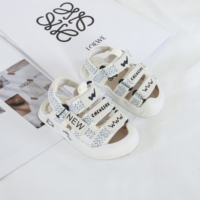 Бебешки сандали с равна подметка и лепенки