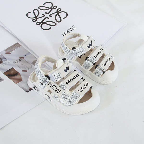 Бебешки сандали с равна подметка и лепенки