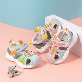 Beebi nahast sandaalid kirjadega