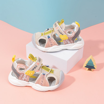 Beebi nahast sandaalid kirjadega