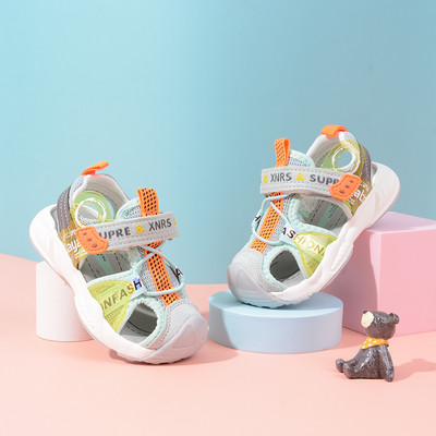 Beebi nahast sandaalid kirjadega