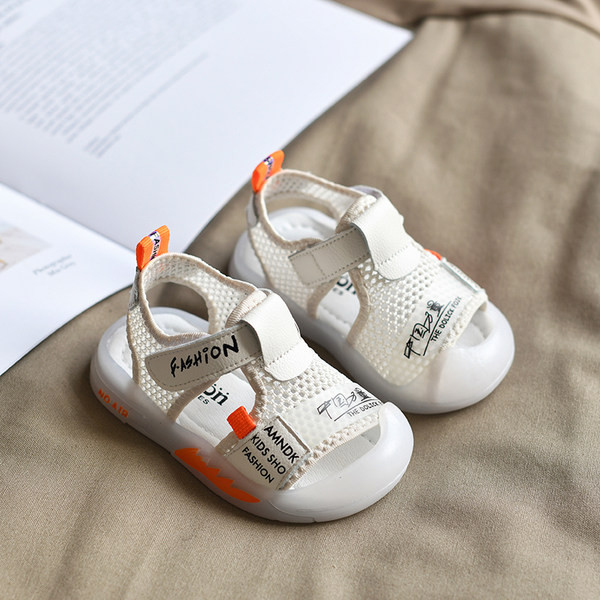 Бебешки мрежести сандали с велкро закопчаване и надпис 
