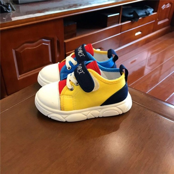 Beebi kingad takjakinnituse ja paeltega