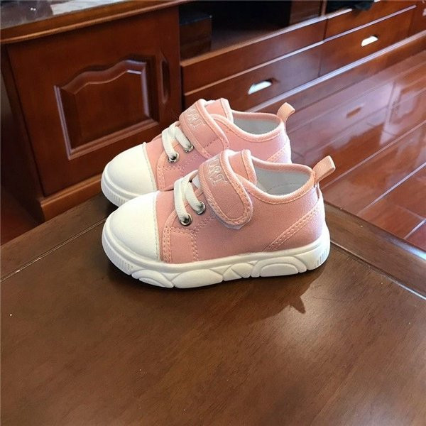 Beebi kingad takjakinnituse ja paeltega