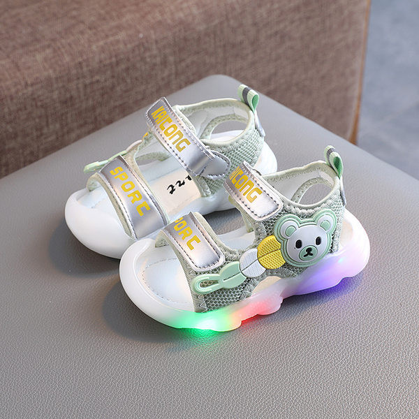 Beebi helendavad takjapaelaga sandaalid