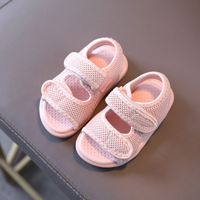 Kleebistega võrgust beebisandaalid