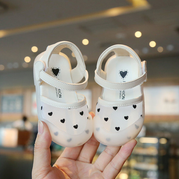 Takjapaelaga beebisandaalid tüdrukutele