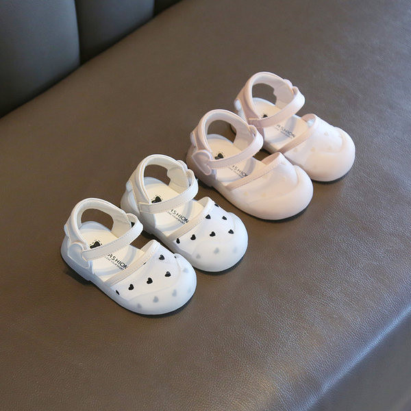 Takjapaelaga beebisandaalid tüdrukutele