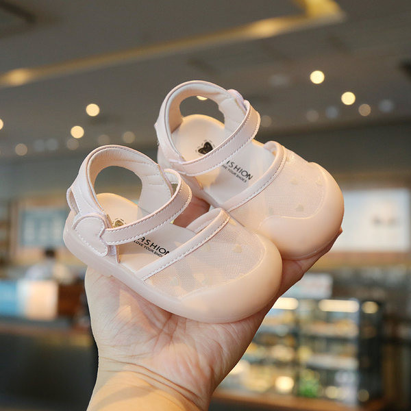 Takjapaelaga beebisandaalid tüdrukutele