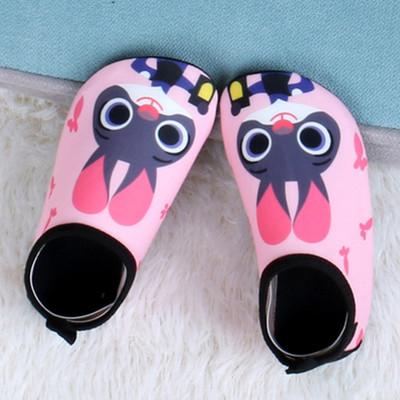 Aplikatsioonidega beebitekstiilist kingad