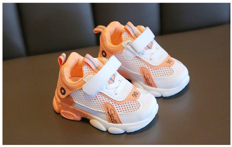 Võrgusilma ja kleebistega beebitossud - kaks mudelit