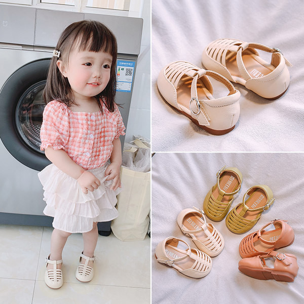 Zatvorene dječje sandale s metalnim kopčanjem od eko kože