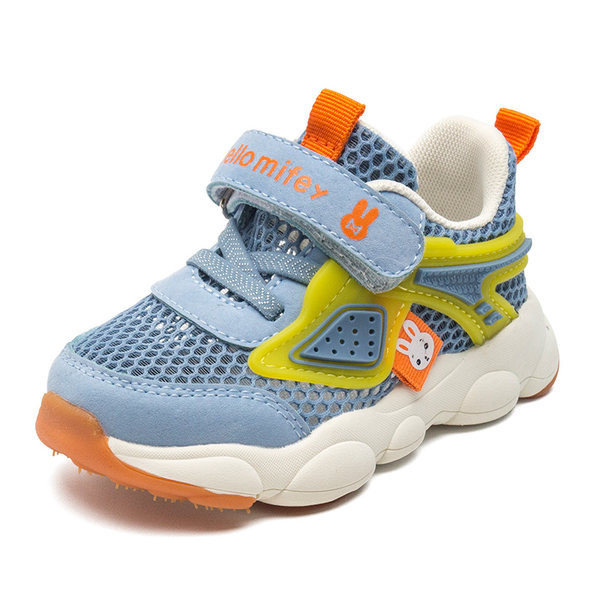 Beebi tossud takjakinnituse ja paeltega