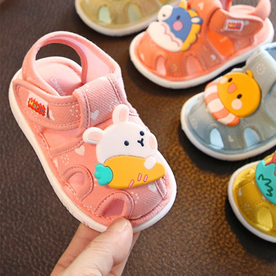Бебешки обувки с лепенки и равна подметка и 3D елемент