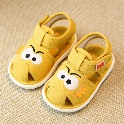 Бебешки обувки с лепенки и равна подметка и 3D елемент