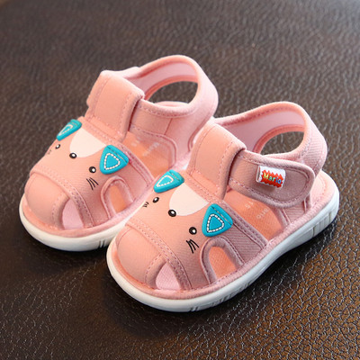 Бебешки обувки с лепенки и равна подметка и 3D елемент