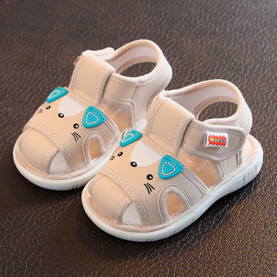 Бебешки обувки с лепенки и равна подметка и 3D елемент