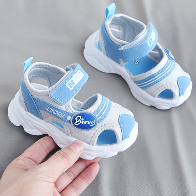 Kareda talla ja takjakinnitusega beebikinnised sandaalid