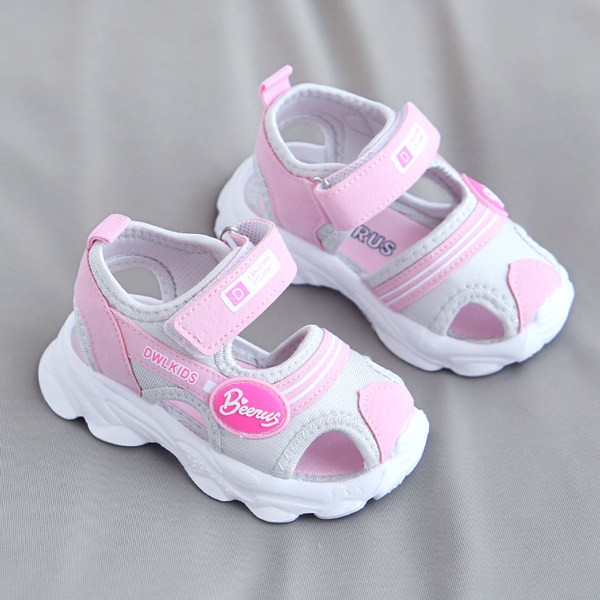 Kareda talla ja takjakinnitusega beebikinnised sandaalid