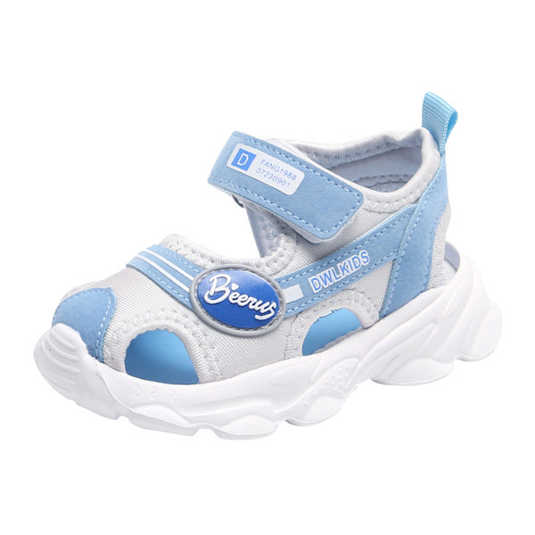 Kareda talla ja takjakinnitusega beebikinnised sandaalid