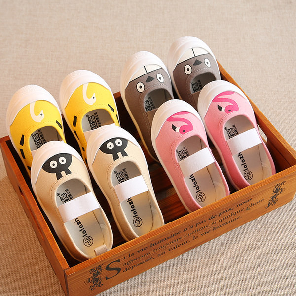 Бебешки ежедневни обувки с апликация в различни цветове