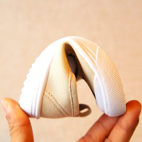 Бебешки ежедневни обувки с апликация в различни цветове