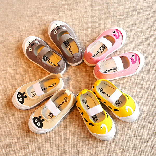 Бебешки ежедневни обувки с апликация в различни цветове