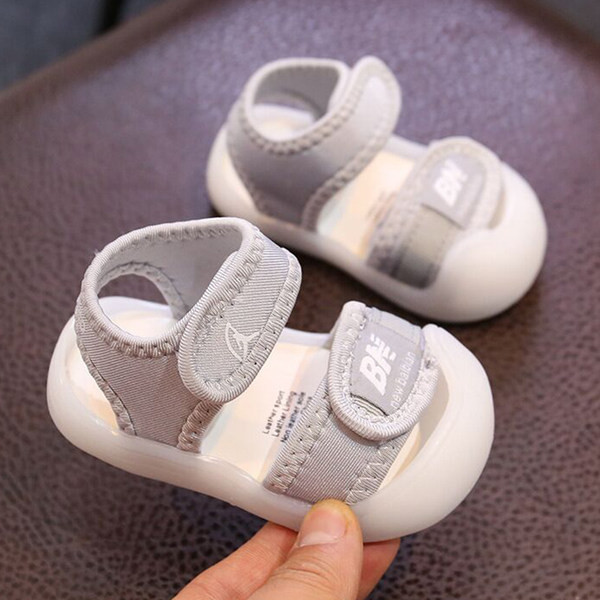 Beebi tekstiilist sandaalid kirjaga