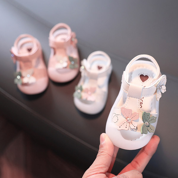 3D lilledega beebisandaalid - tüdrukutele