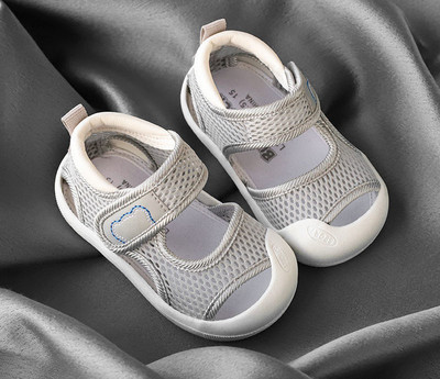 Παιδικά σανδάλια με  στερέωση velcro