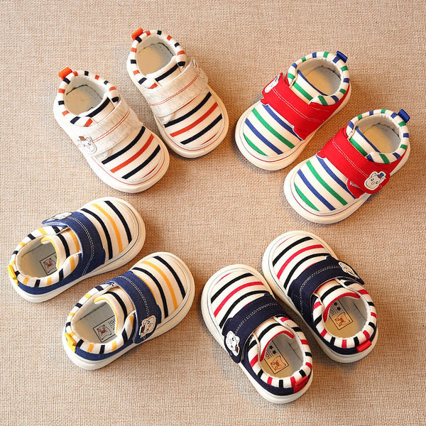 Бебешки ежедневни обувки с лепенки в няколко цвята