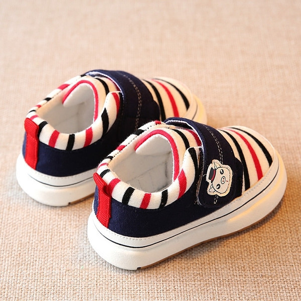 Бебешки ежедневни обувки с лепенки в няколко цвята
