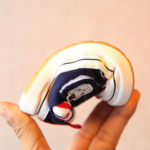 Бебешки ежедневни обувки с лепенки в няколко цвята