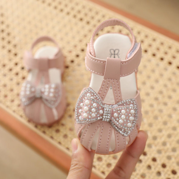 Παιδικά σανδάλια με κορδέλα και πέρλες