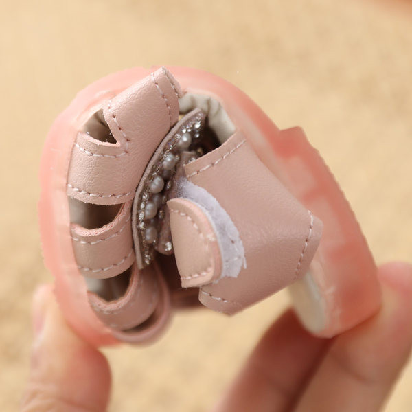 Παιδικά σανδάλια με κορδέλα και πέρλες