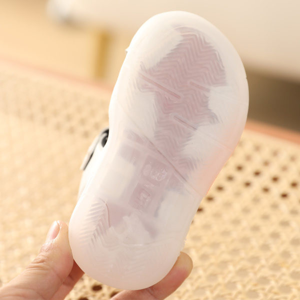 Aplikatsiooniga ökonahast beebisandaalid