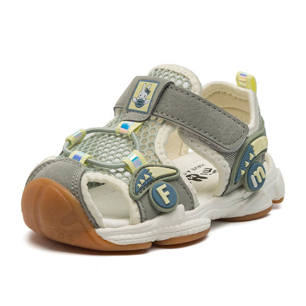 Võrgusilma ja takjapaelaga beebisandaalid