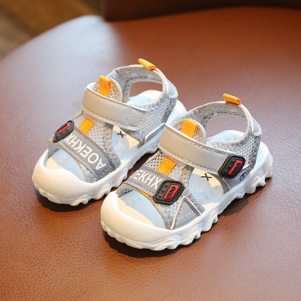 Nahast beebi sandaalid plaastri ja võrguga