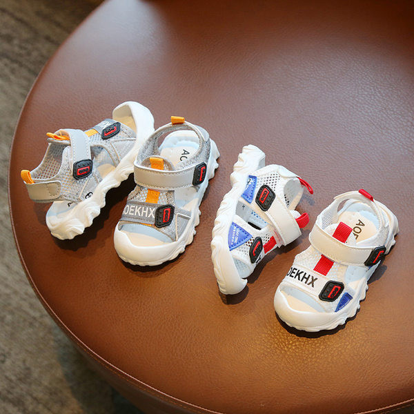 Nahast beebi sandaalid plaastri ja võrguga