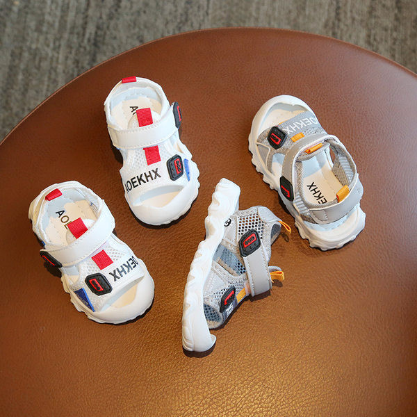 Nahast beebi sandaalid plaastri ja võrguga