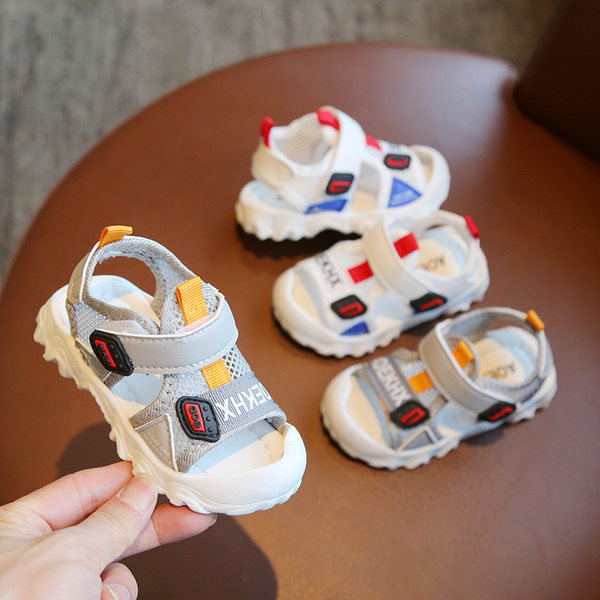 Nahast beebi sandaalid plaastri ja võrguga