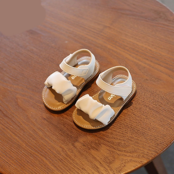 Kleebistega beebisandaalid - kahte värvi