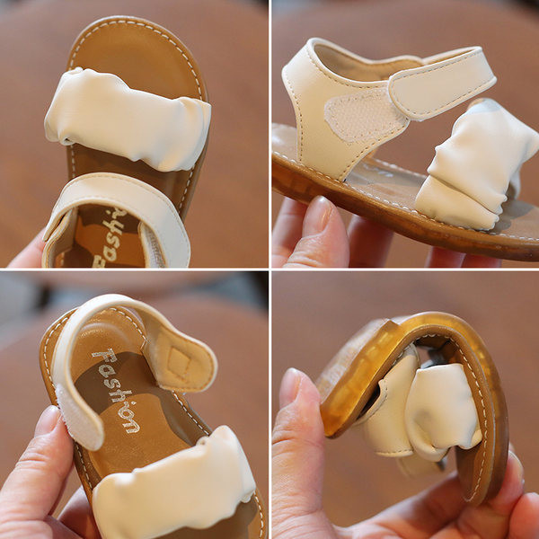 Kleebistega beebisandaalid - kahte värvi