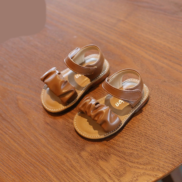 Kleebistega beebisandaalid - kahte värvi