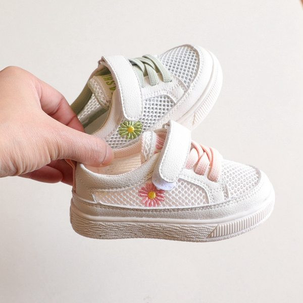 Tikitud lille- ja takjakinnitusega beebikingad