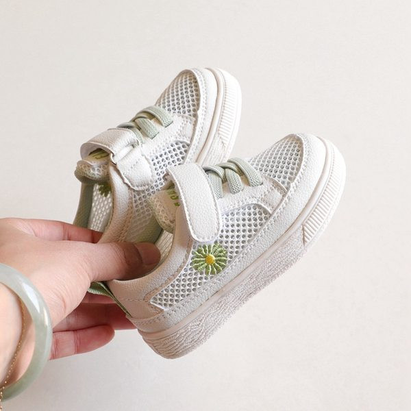 Tikitud lille- ja takjakinnitusega beebikingad